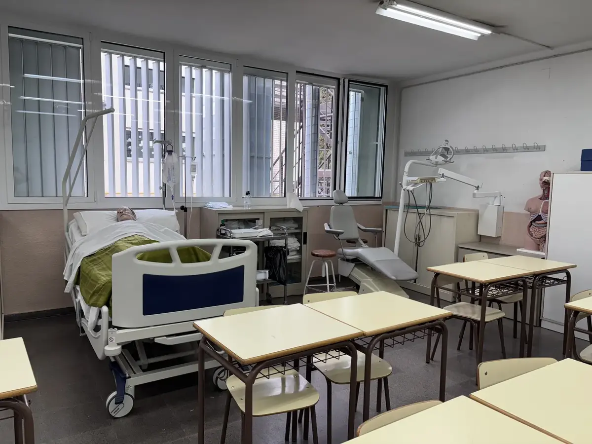 Aula de cures d'auxiliar d'infermeria